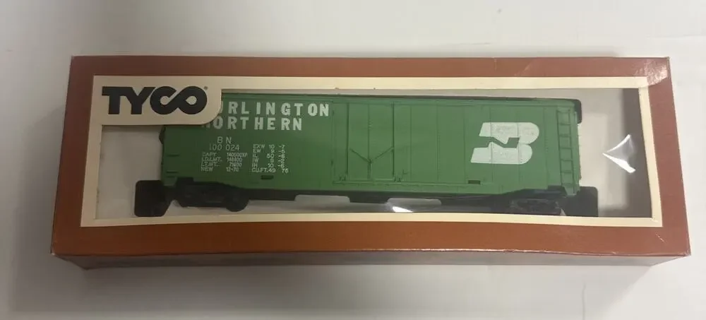 Tyco Train HO Scale Burlington Northern 50' Plug Door Green Box Car 339E Vintage
